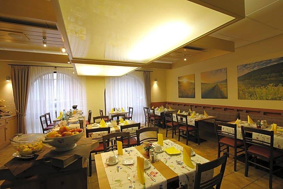 Tauberhotel Kette 1