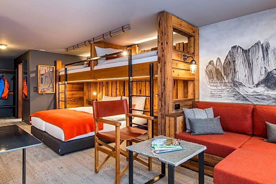 BaseCamp Hotel 1