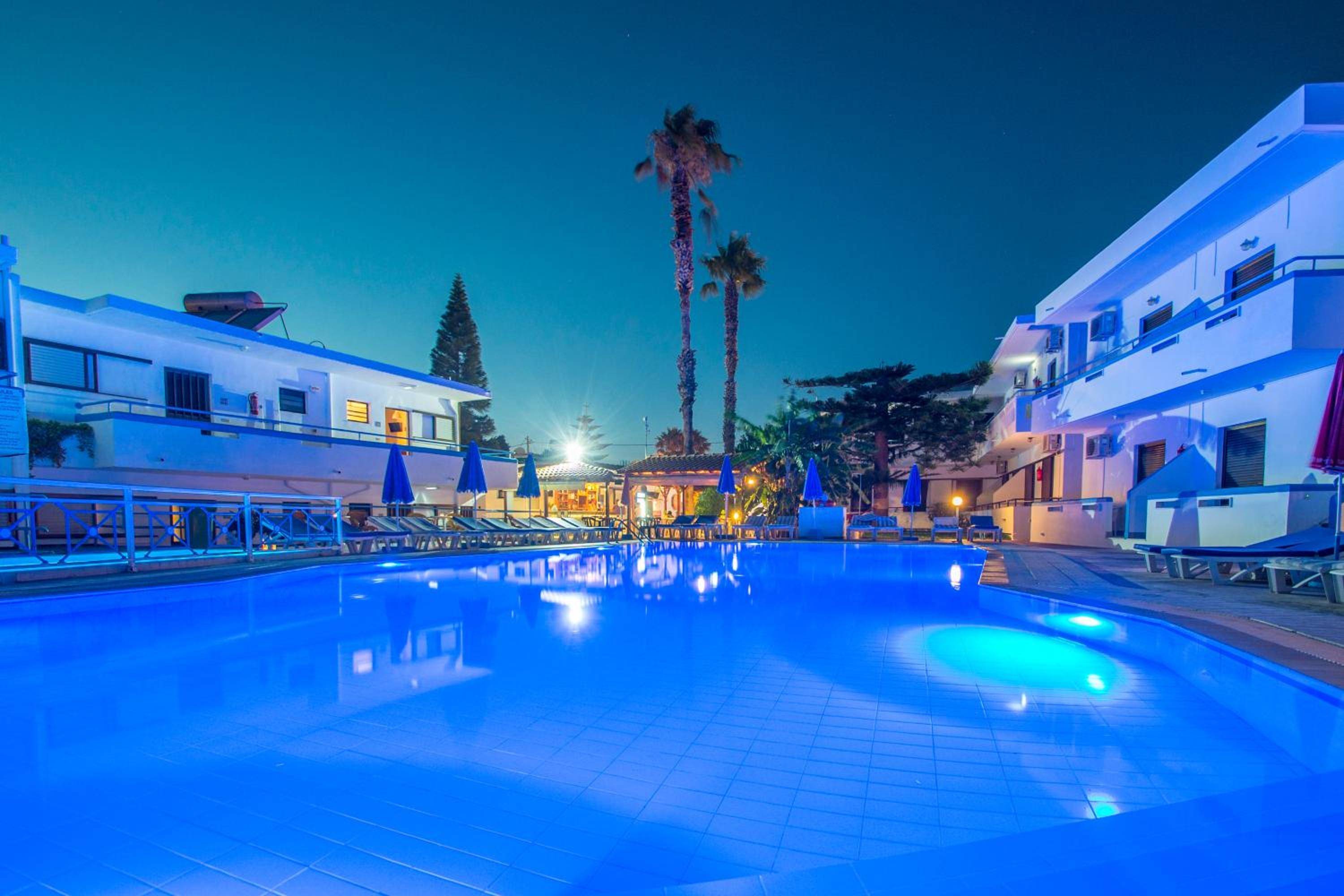 Yiannis Yard studios & apartments 1