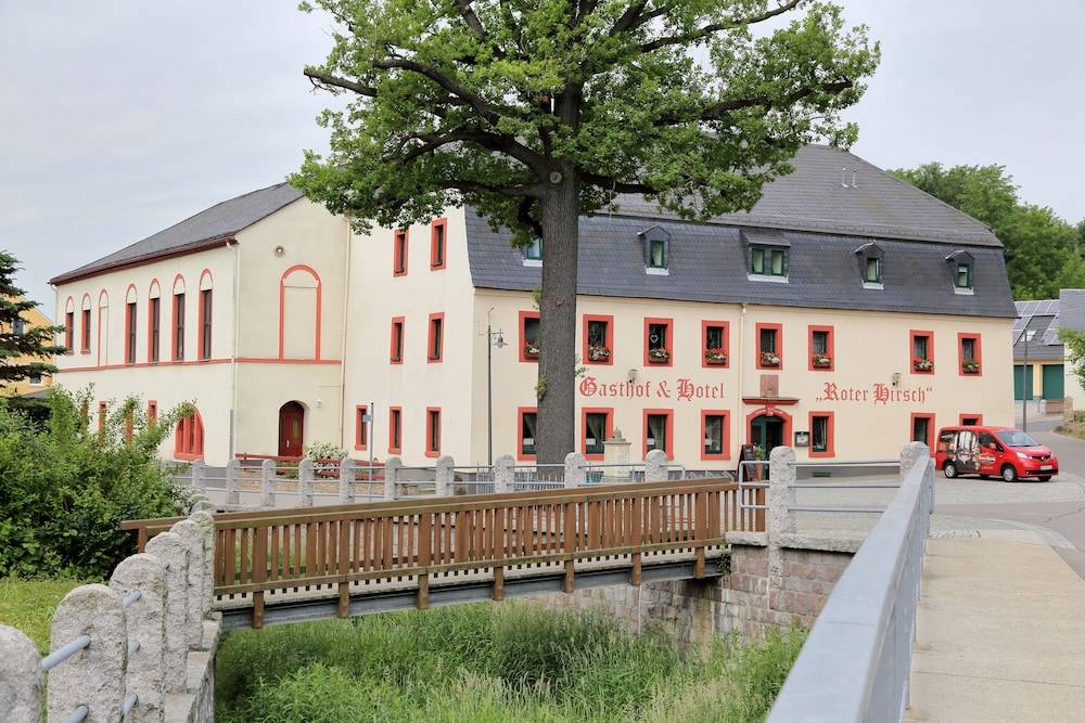Gasthof und Hotel Roter Hirsch 1