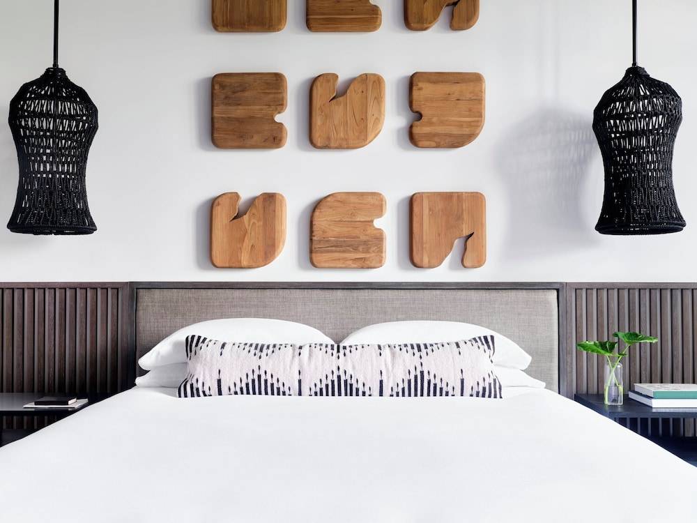 Kimpton GRAND ROATAN RESORT AND SPA by IHG 2