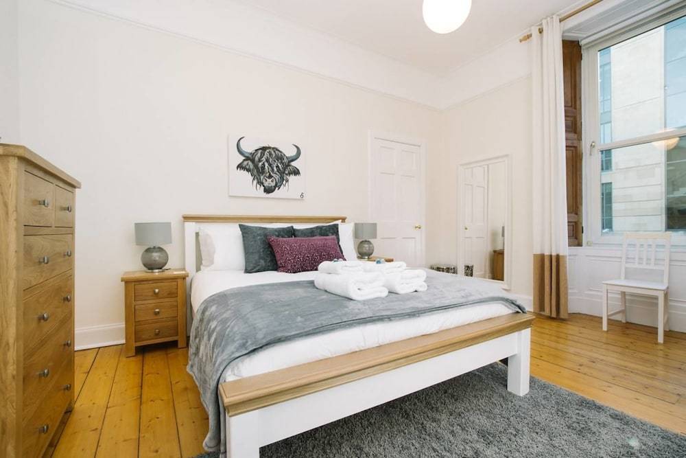 JOIVY Great Location! Heart of City Centre 3bed Apartment 2