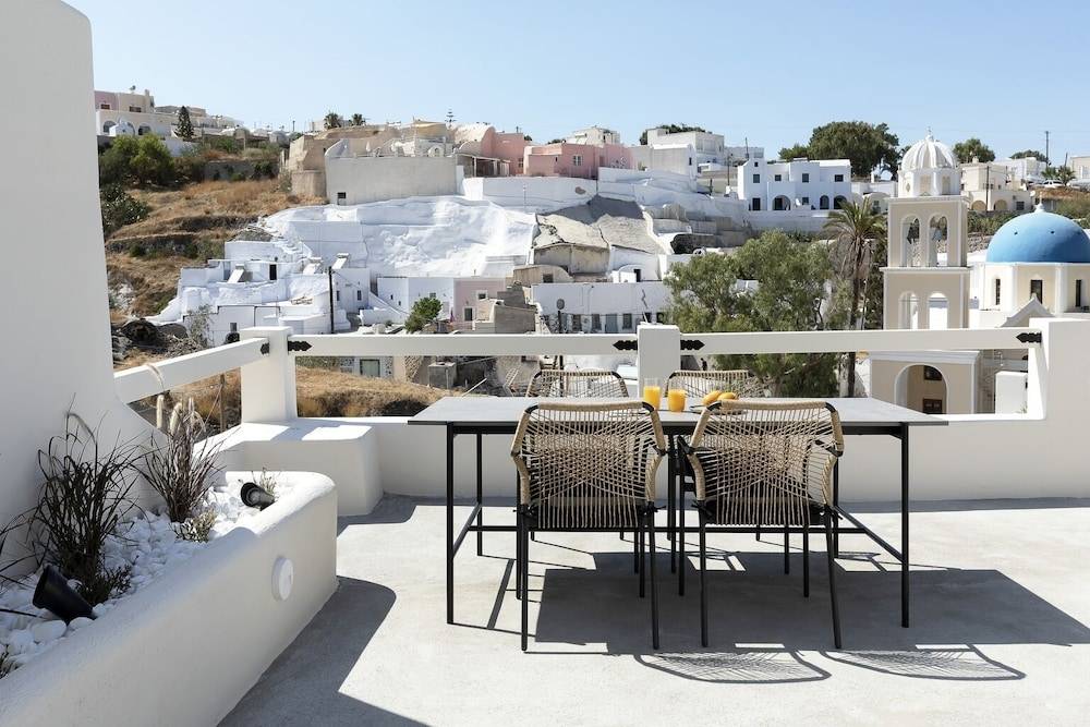 Acave Santorini Suites 1