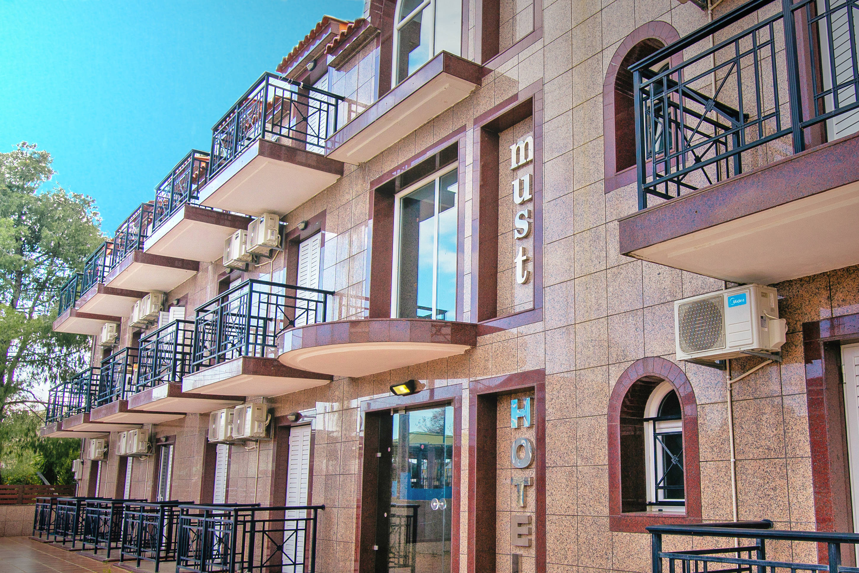Hotel Aura 2