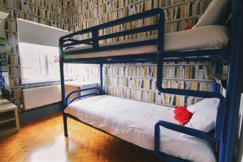 London Backpackers Youth Hostel 18 - 35 Years Old Only 2