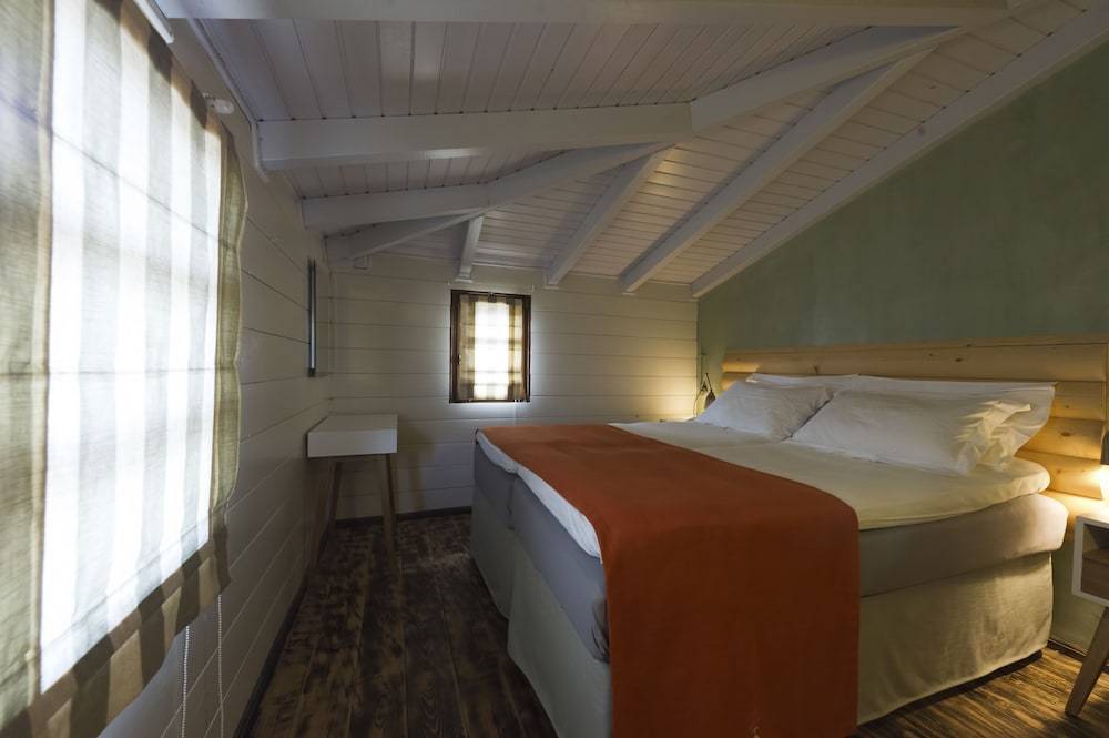 Small Luxury Hotel 1800 2