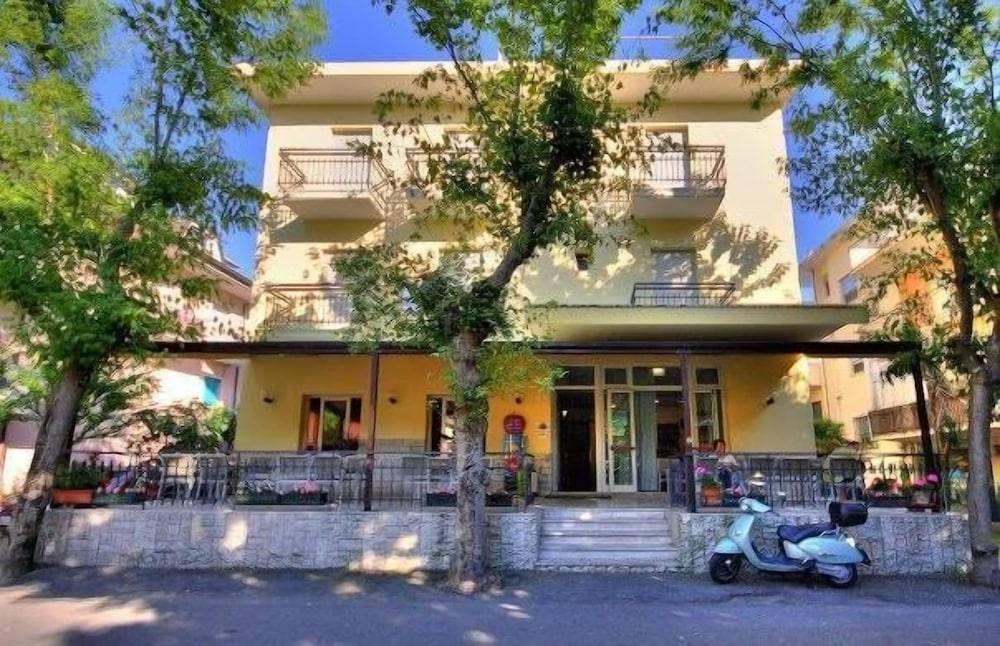 Hotel Cannes Rimini 1