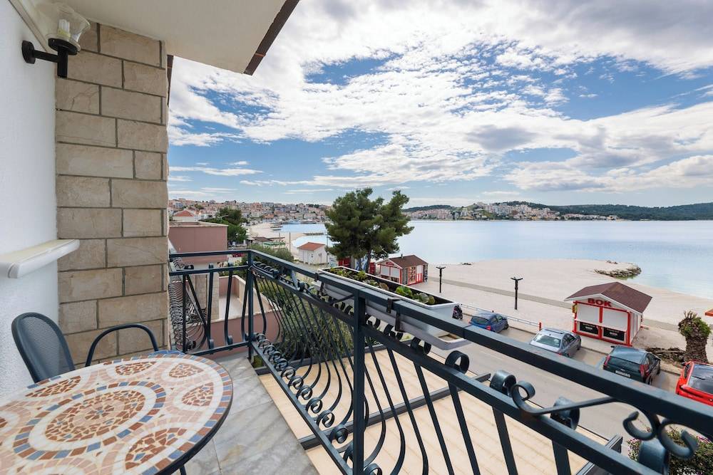 Villa Okruk-10 meters away from the beach 1