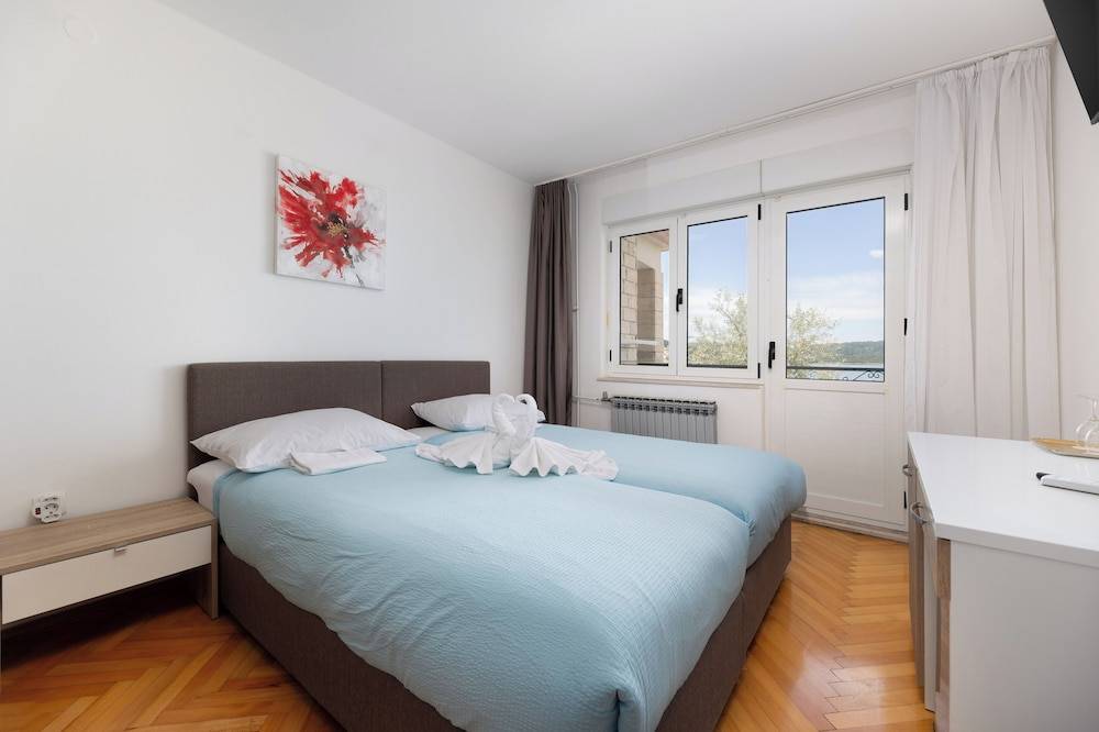 Villa Okruk-10 meters away from the beach 2