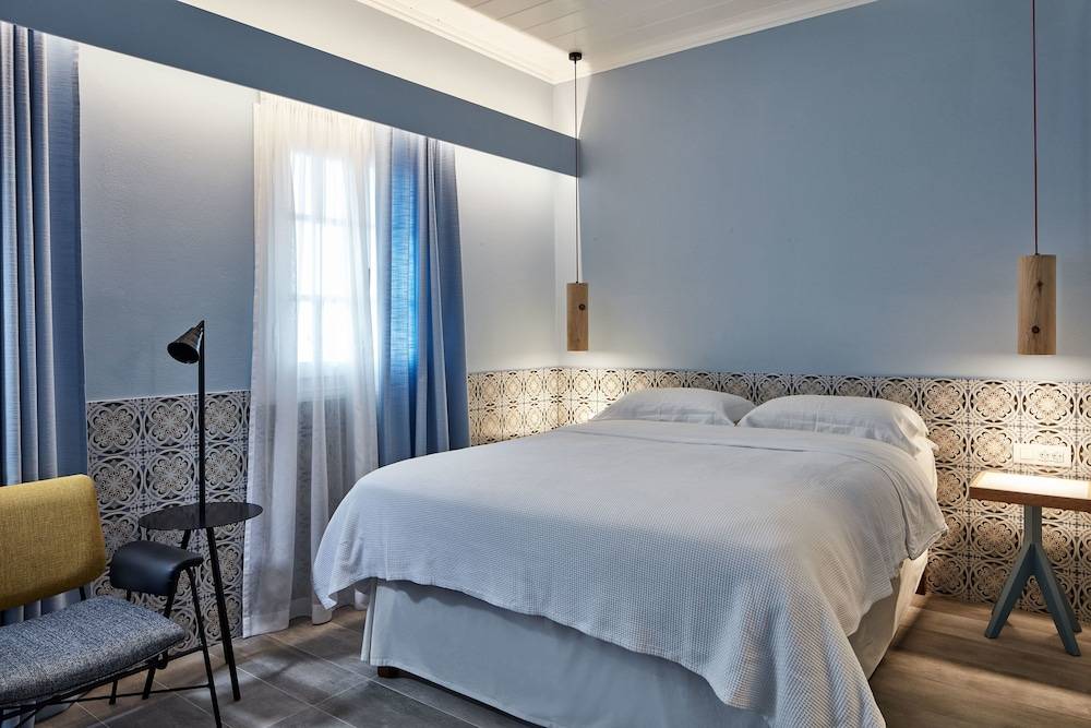 Angelina Boutique Escape 1