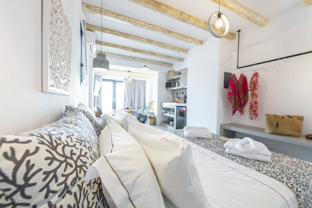 Aelia Suites 2