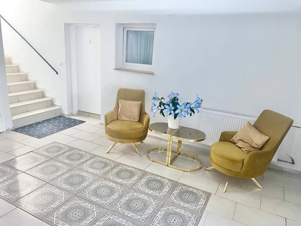 Louis Hotels 2