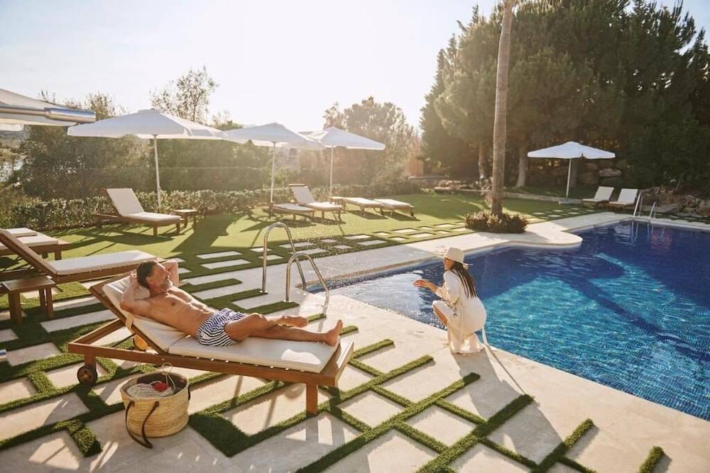 B bou Hotel La Viñuela & Spa 1