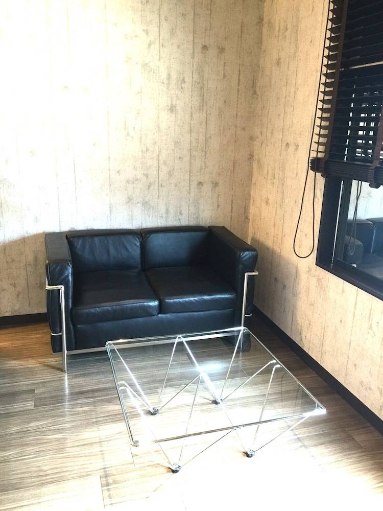 Bar 39 2