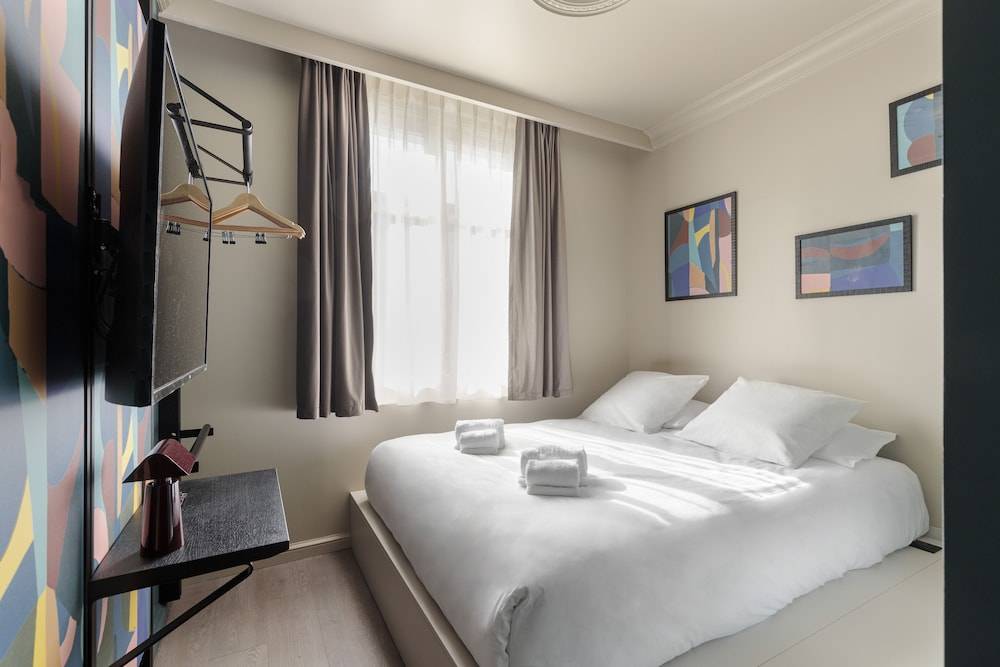 Frenchdoor Tours Corneille 1
