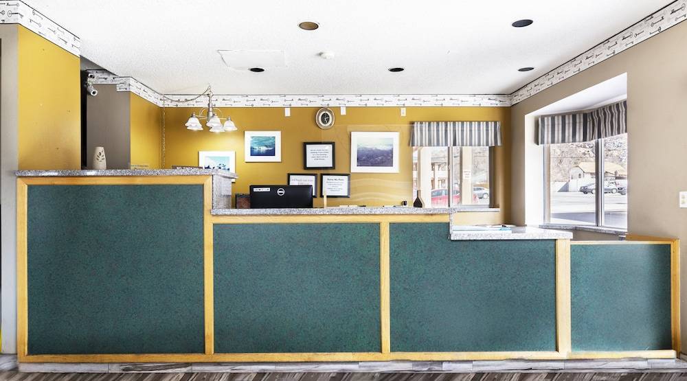 Cedar Valley Inn 2