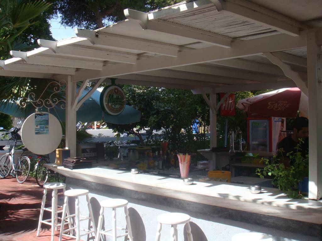 Theodorou Beach Hotel Apartments 1
