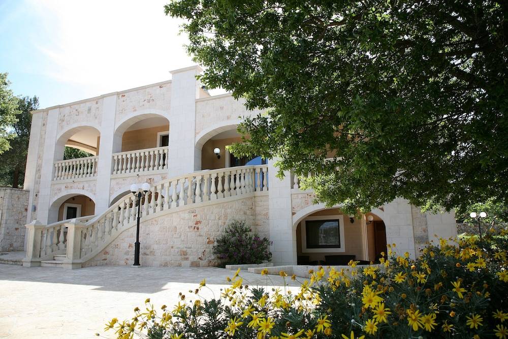 Holiday Gli Archi 1