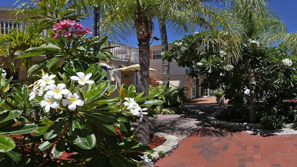 Manatee Bay Inn 1