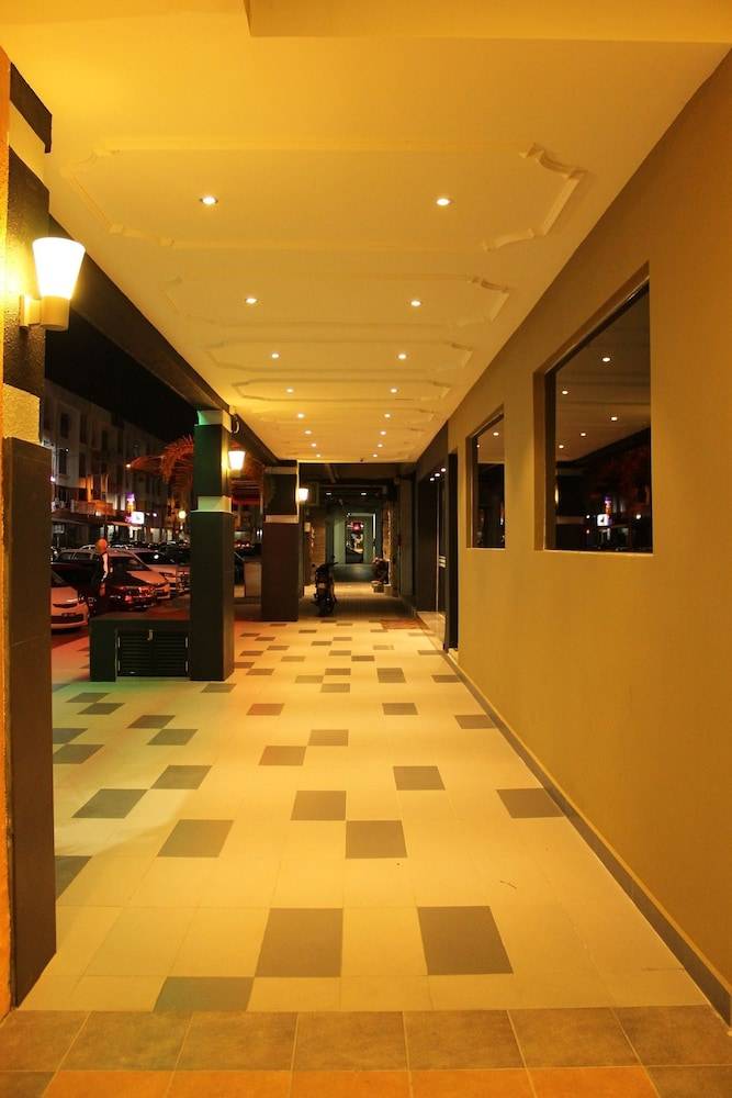 Clover Hotel 2