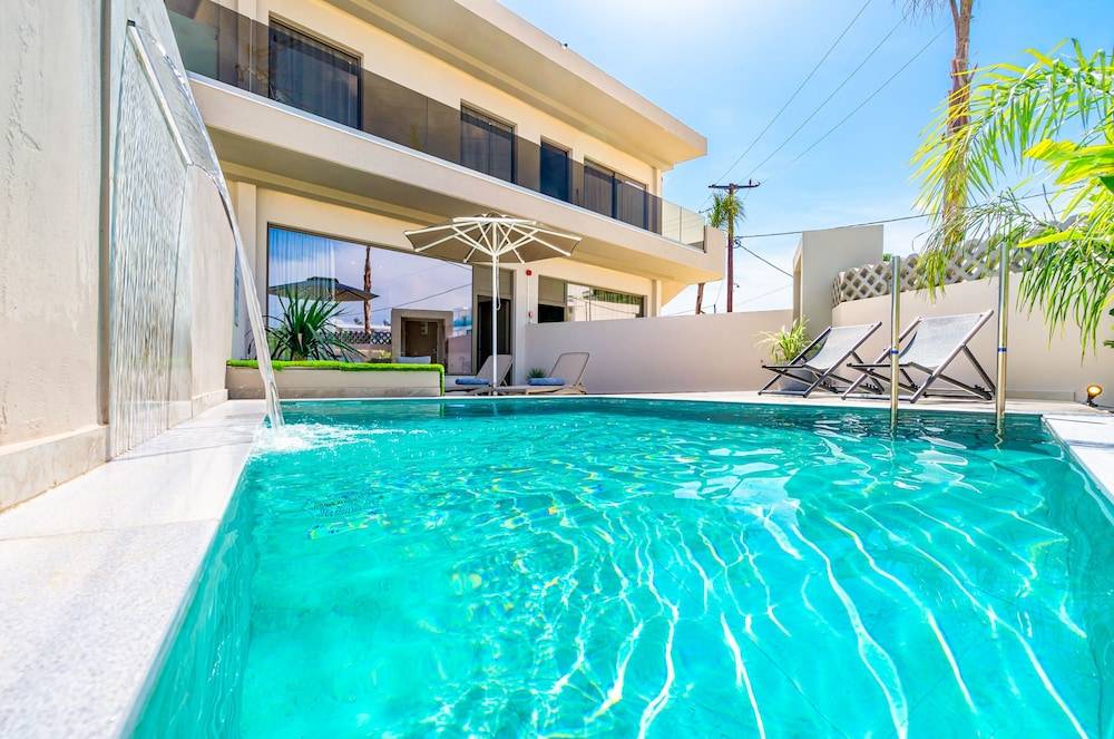 Ammos Luxury Suites 1