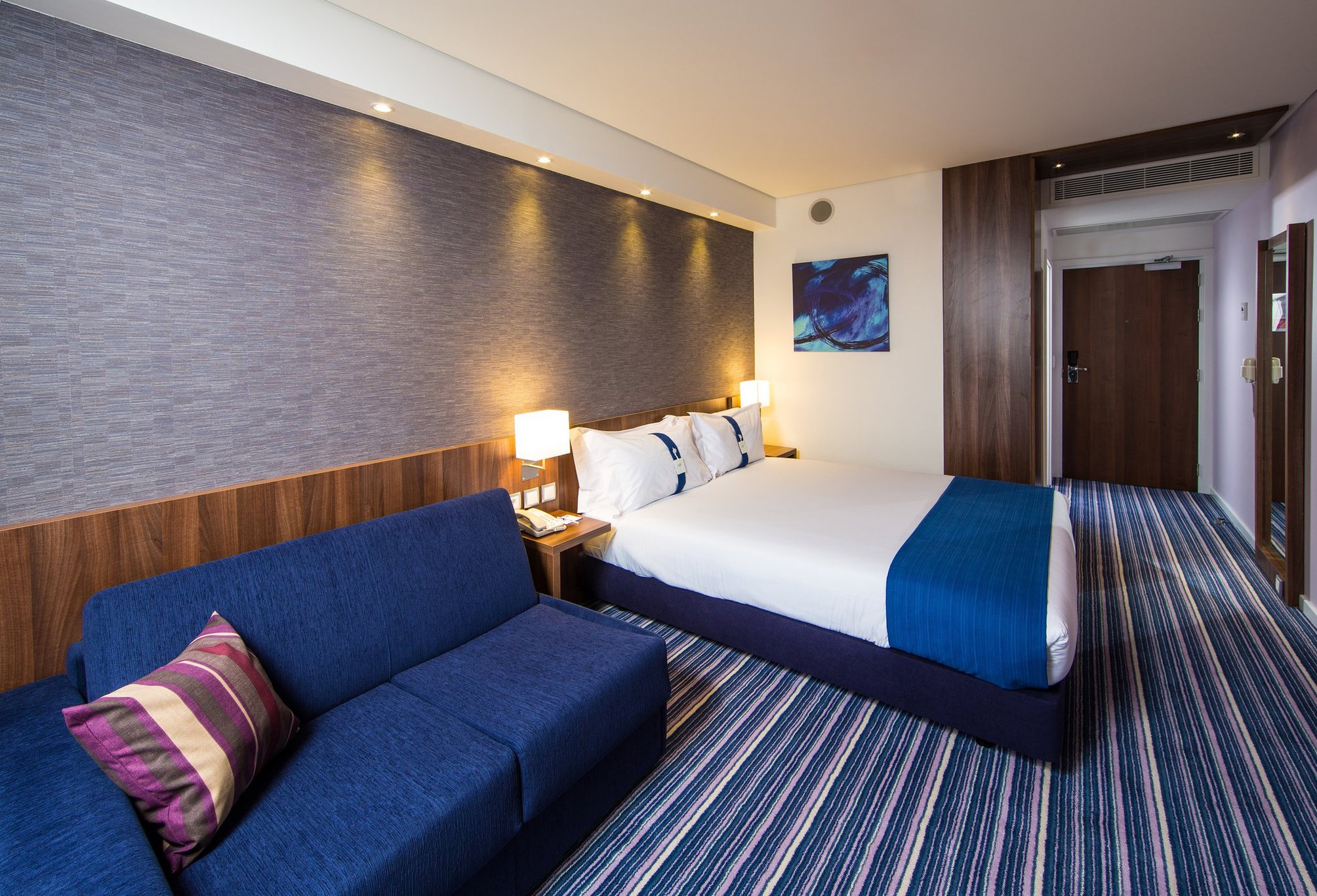 Holiday Inn Express LISBON - ALFRAGIDE by IHG 2