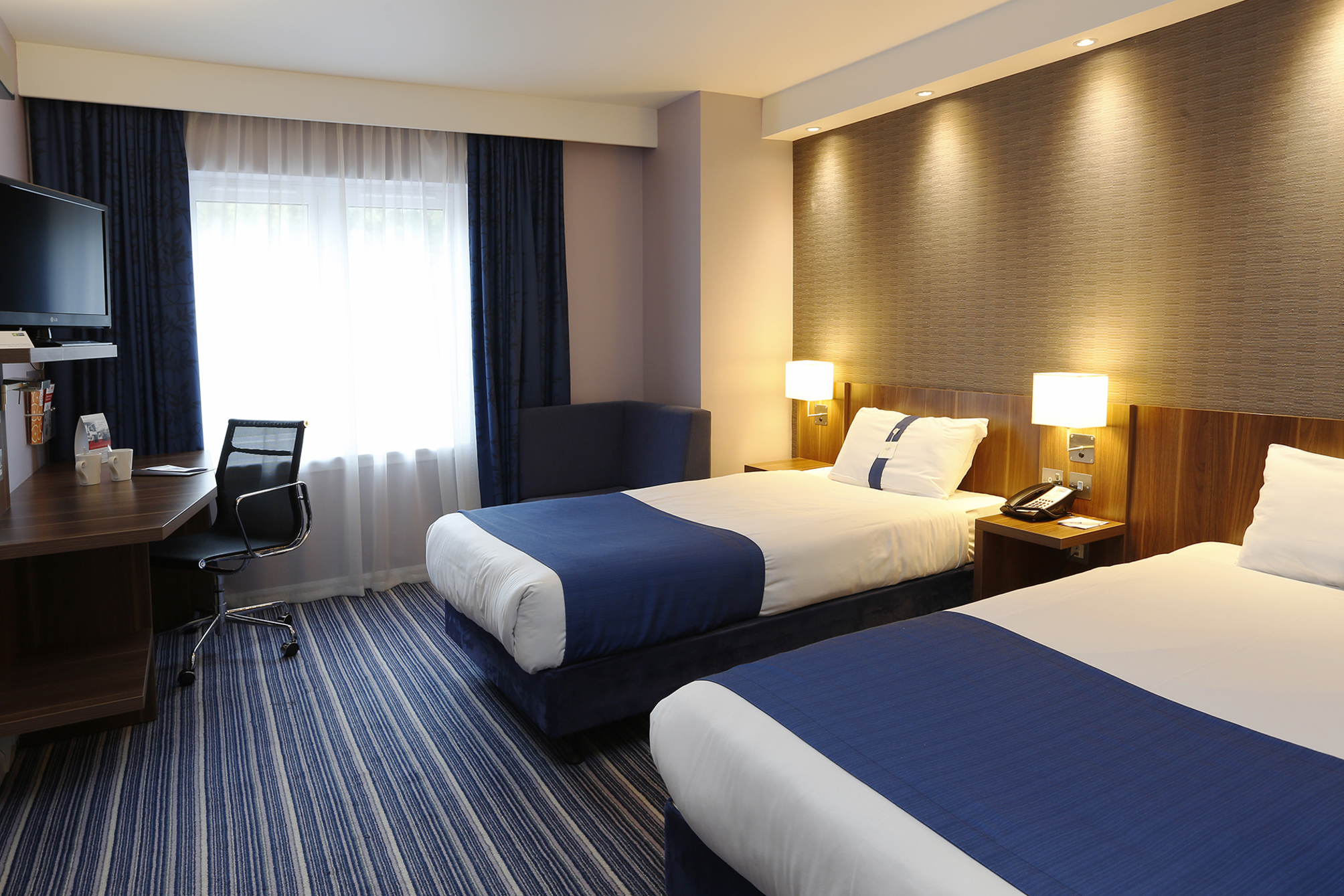Holiday Inn Express WINDSOR by IHG 2