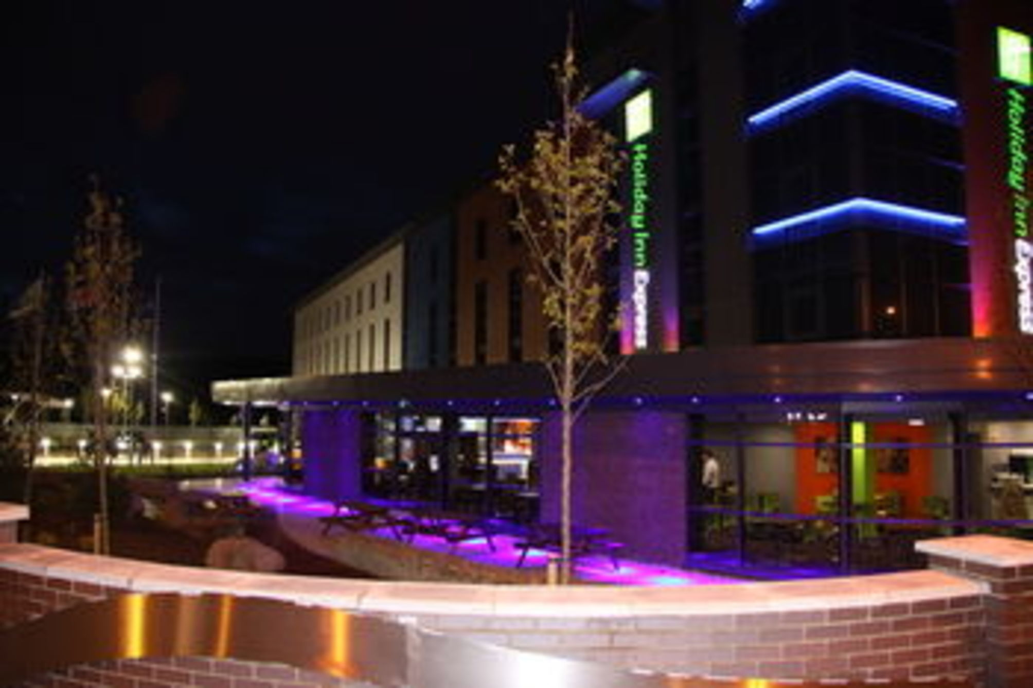 Holiday Inn Express DUNSTABLE by IHG 2