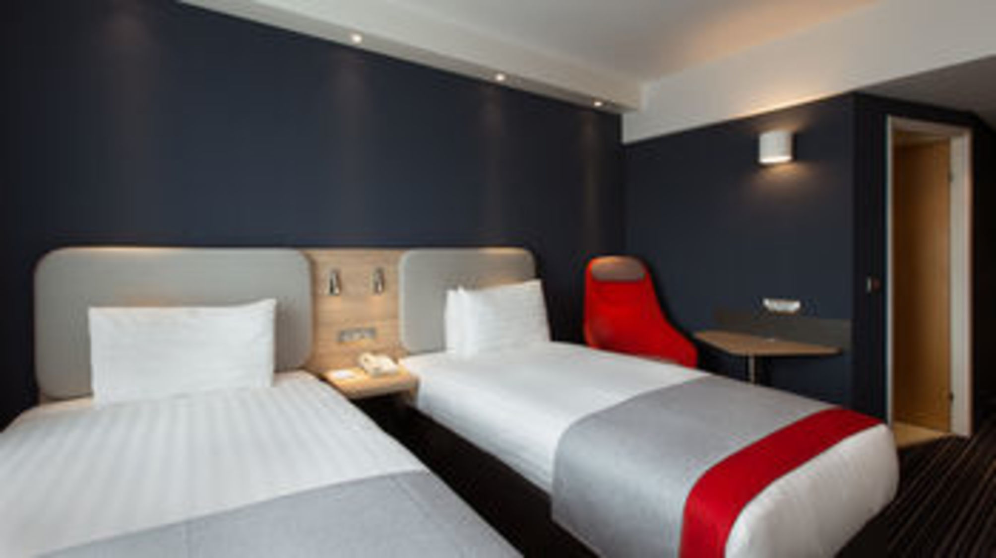 Holiday Inn Express GENEVA AIRPORT by IHG 1