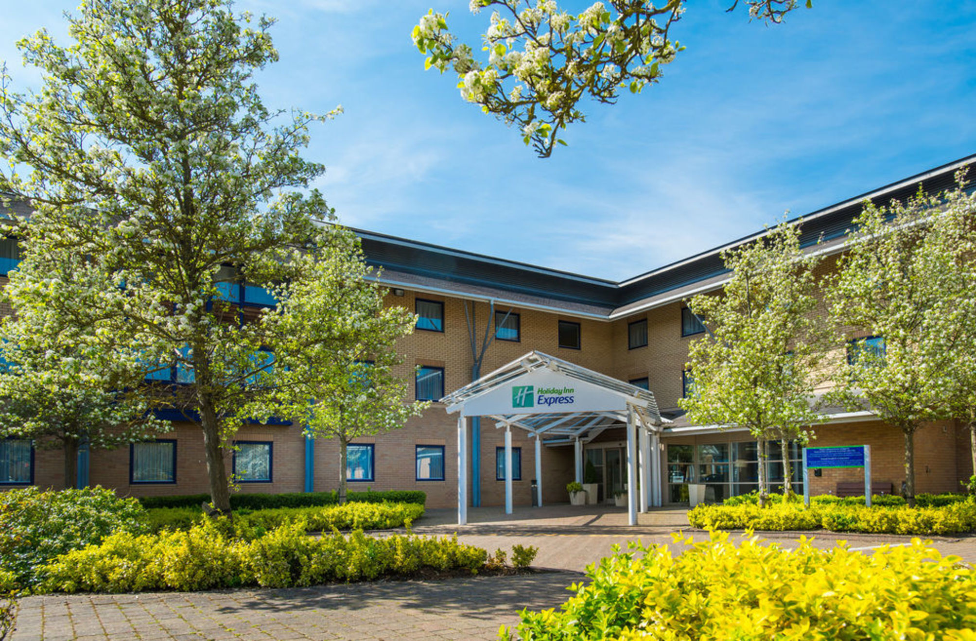 Holiday Inn Express MILTON KEYNES by IHG 1