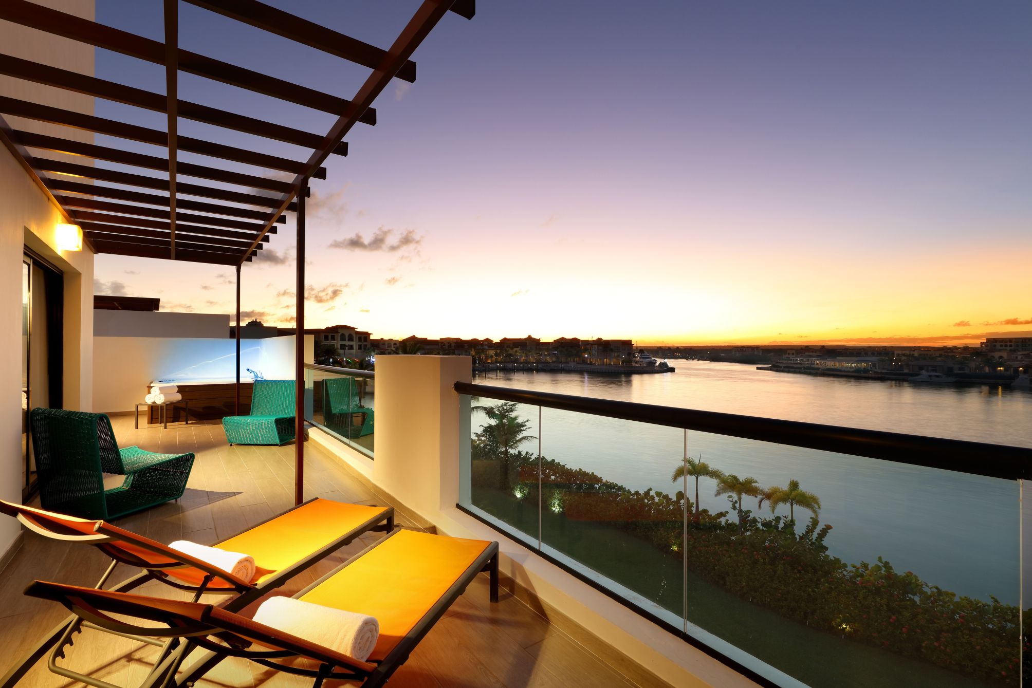  suite poolside marina view