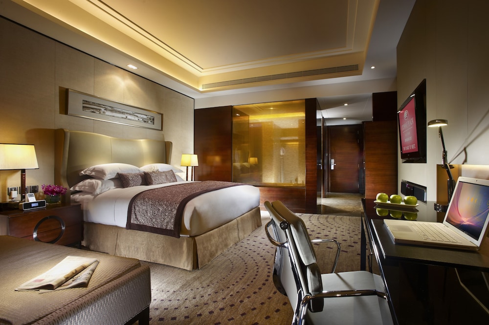 1 king 1 bedroom suite lounge access high floor