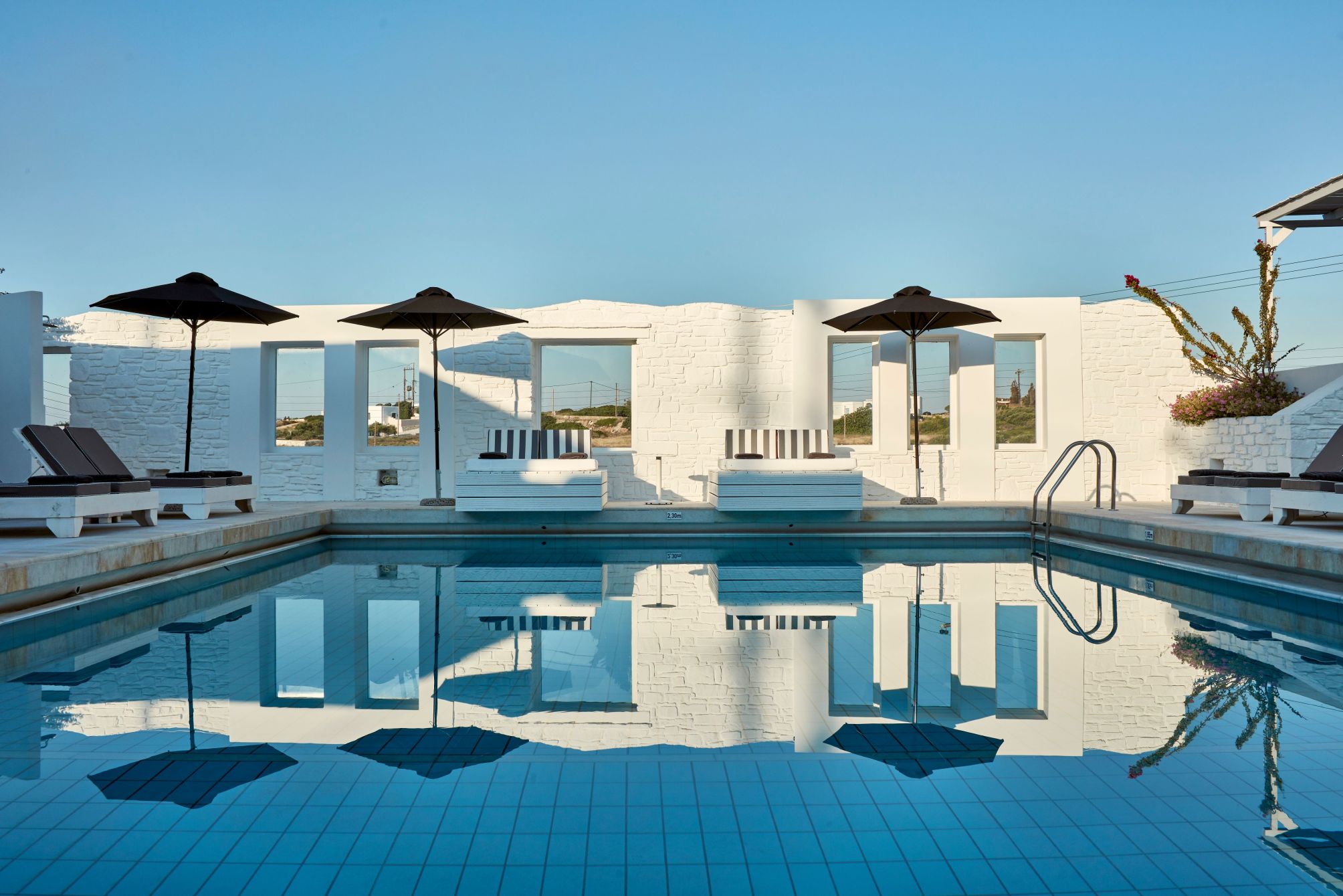 Mr and Mrs White Paros 2