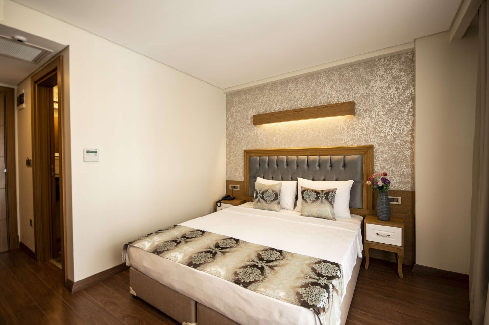 Eliza Hotel 1