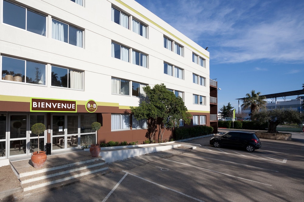 Roussillion – B&B HOTEL Nîmes Ville Active, parking sécurisé gratuit