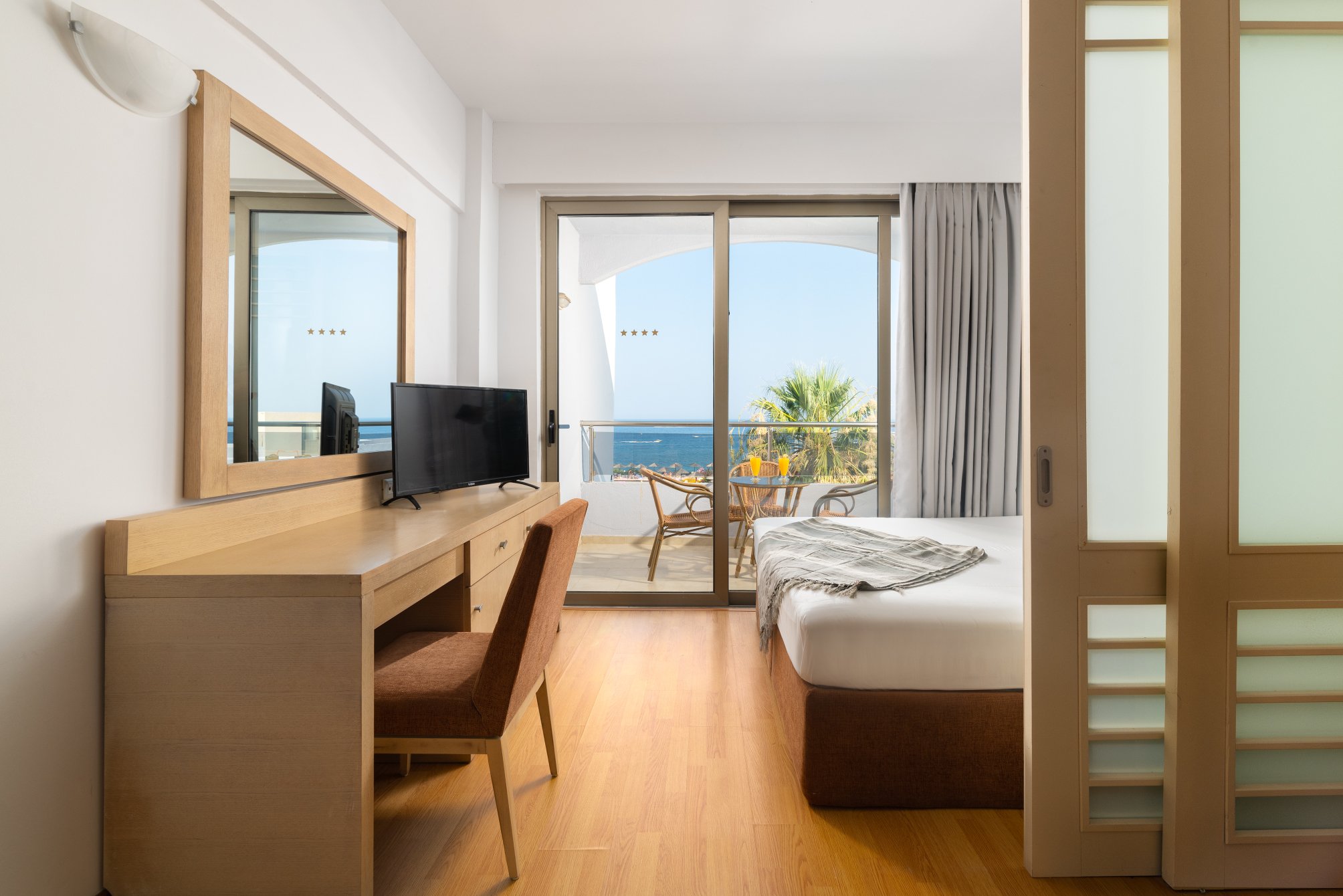 Paralos Rodos Lifestyle 1