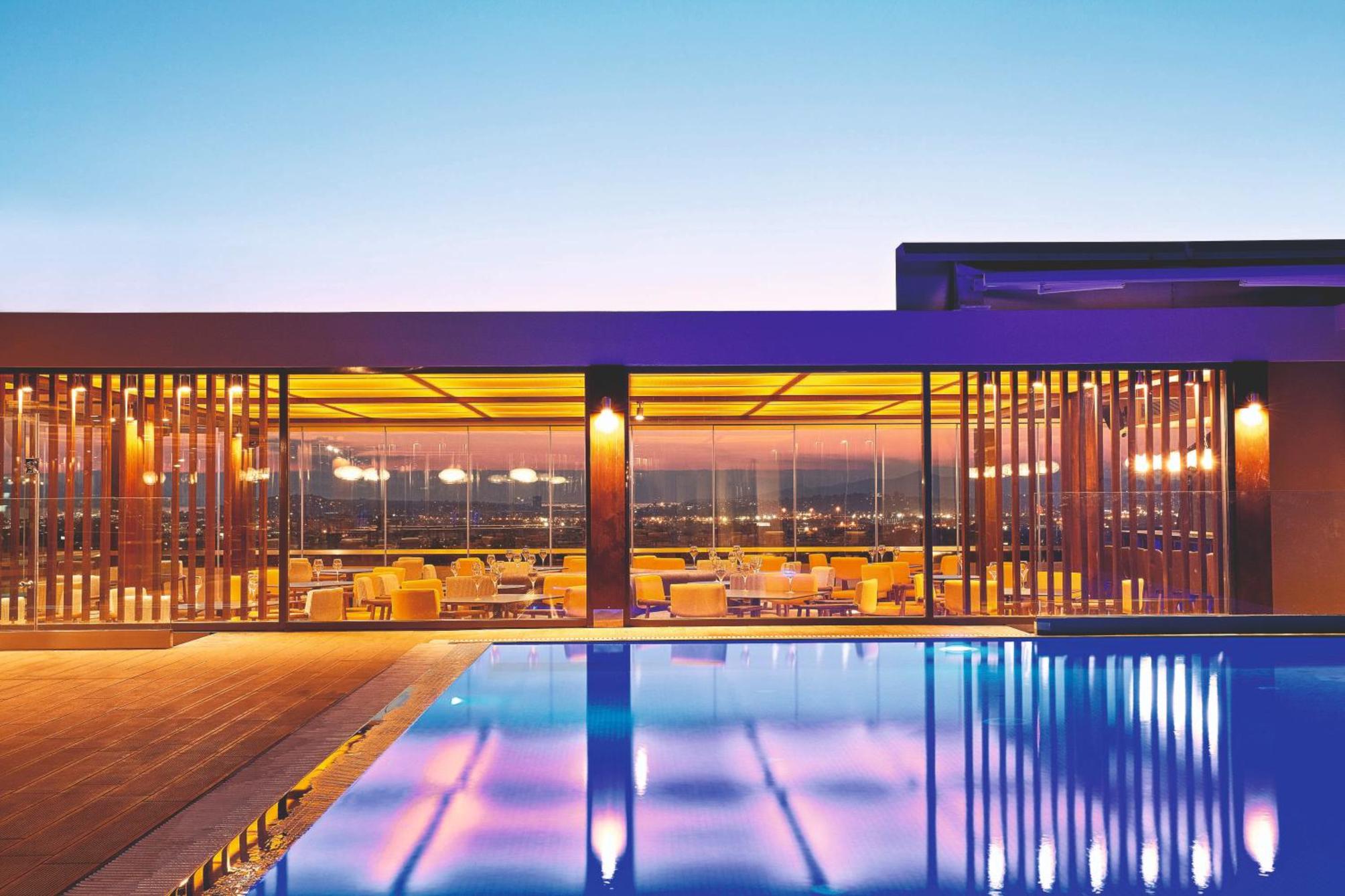 Zeus Wyndham Grand Athens 1