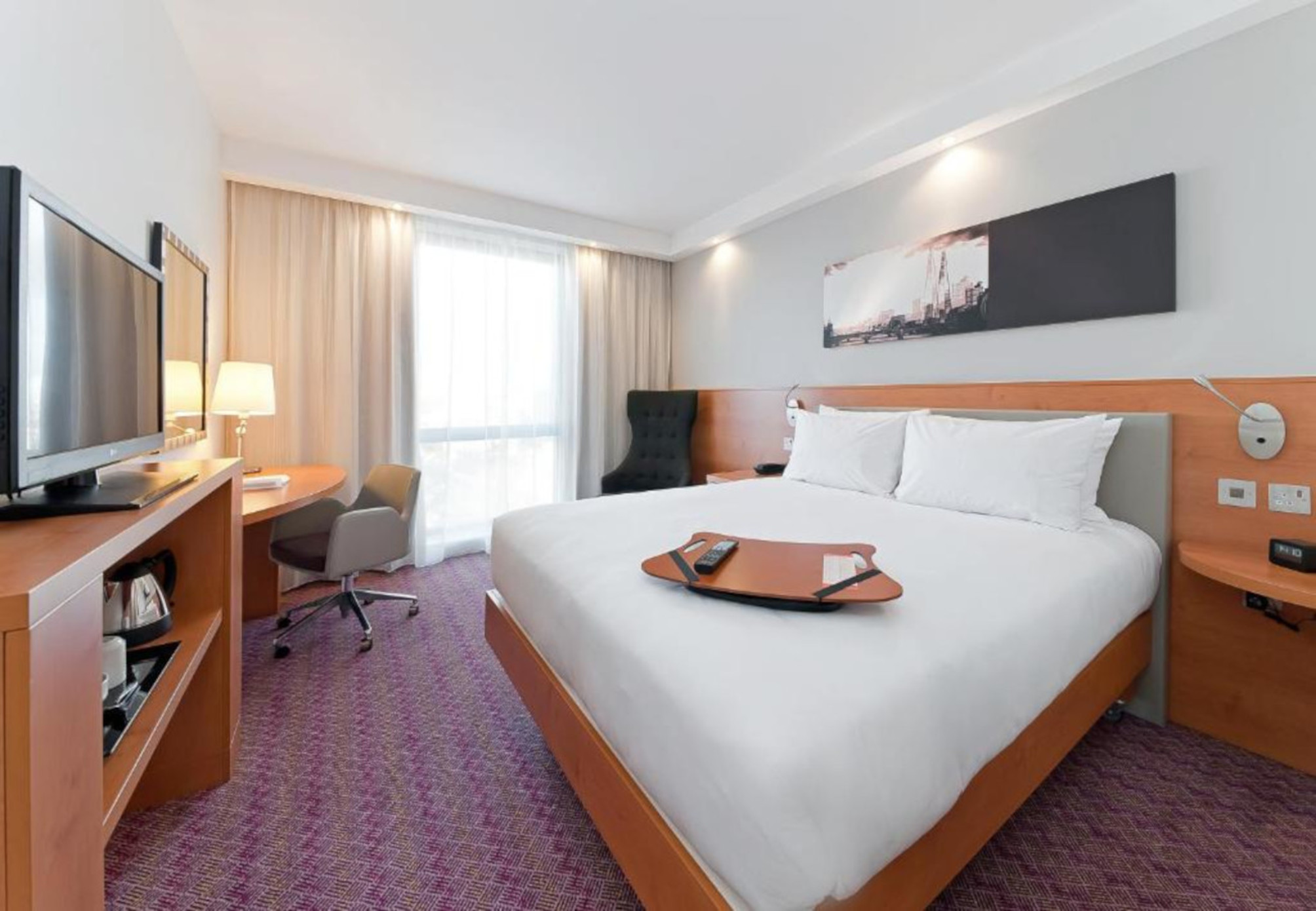 Queen Room With Sofa Bed And City View