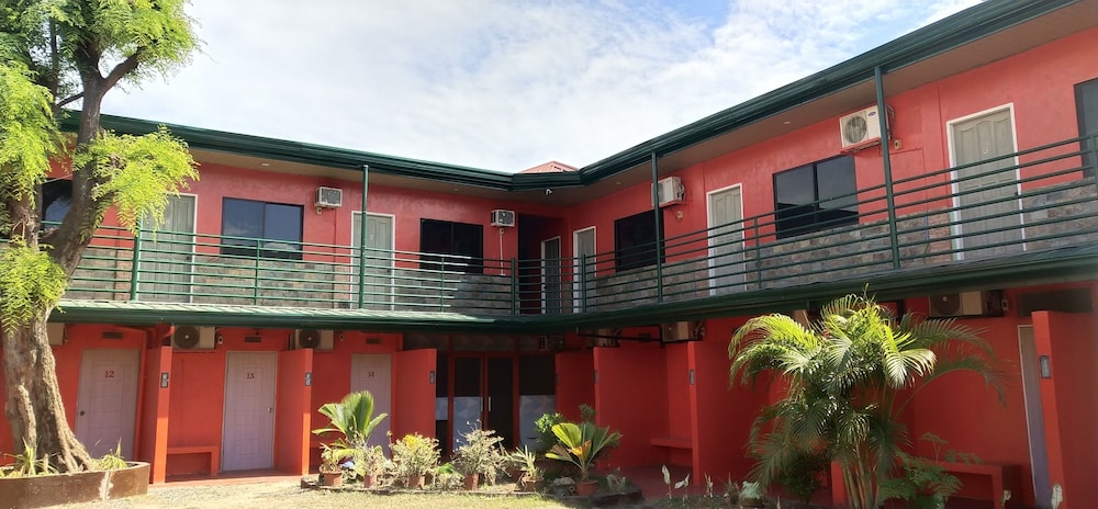 Max Travellers Inn by RedDoorz