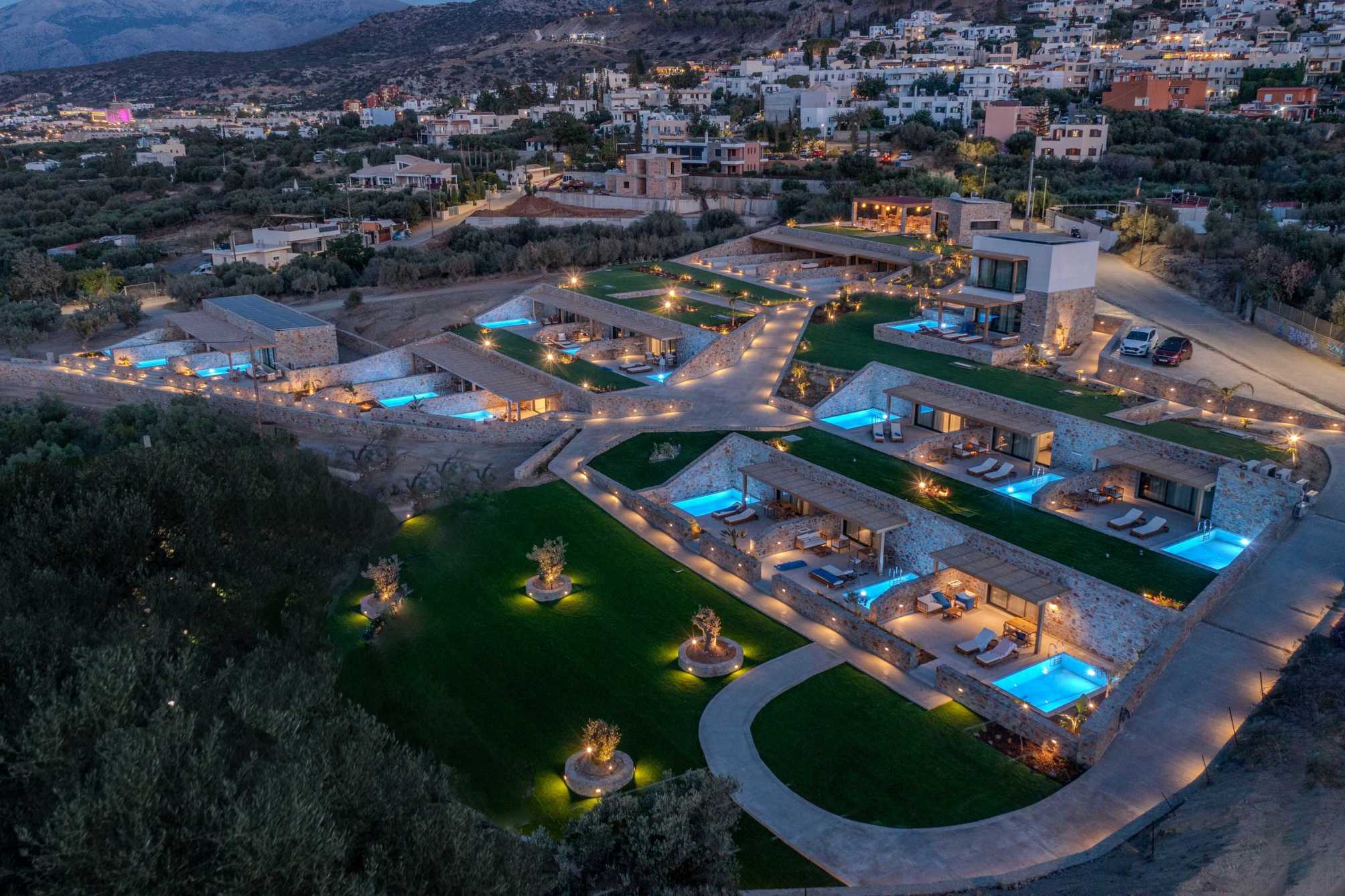 Deos Luxury Suites - Adults Only 1