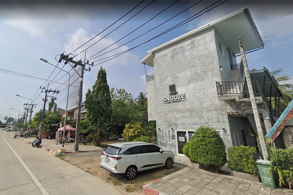 Snooze Inn Phuket – Free Shuttle to Bang Rong Pier