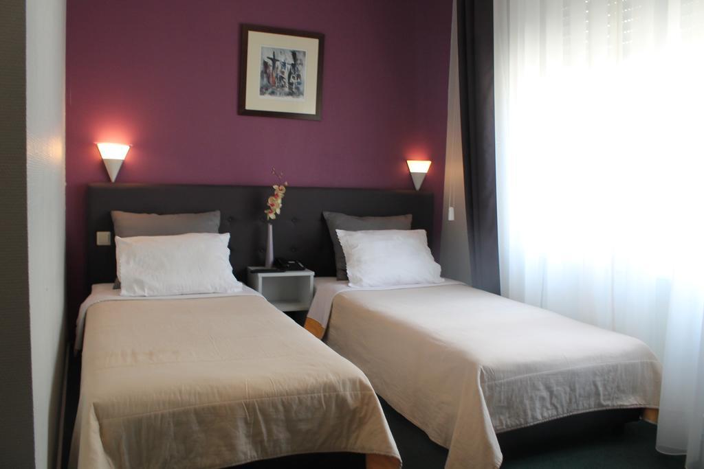 Yasha Hotel