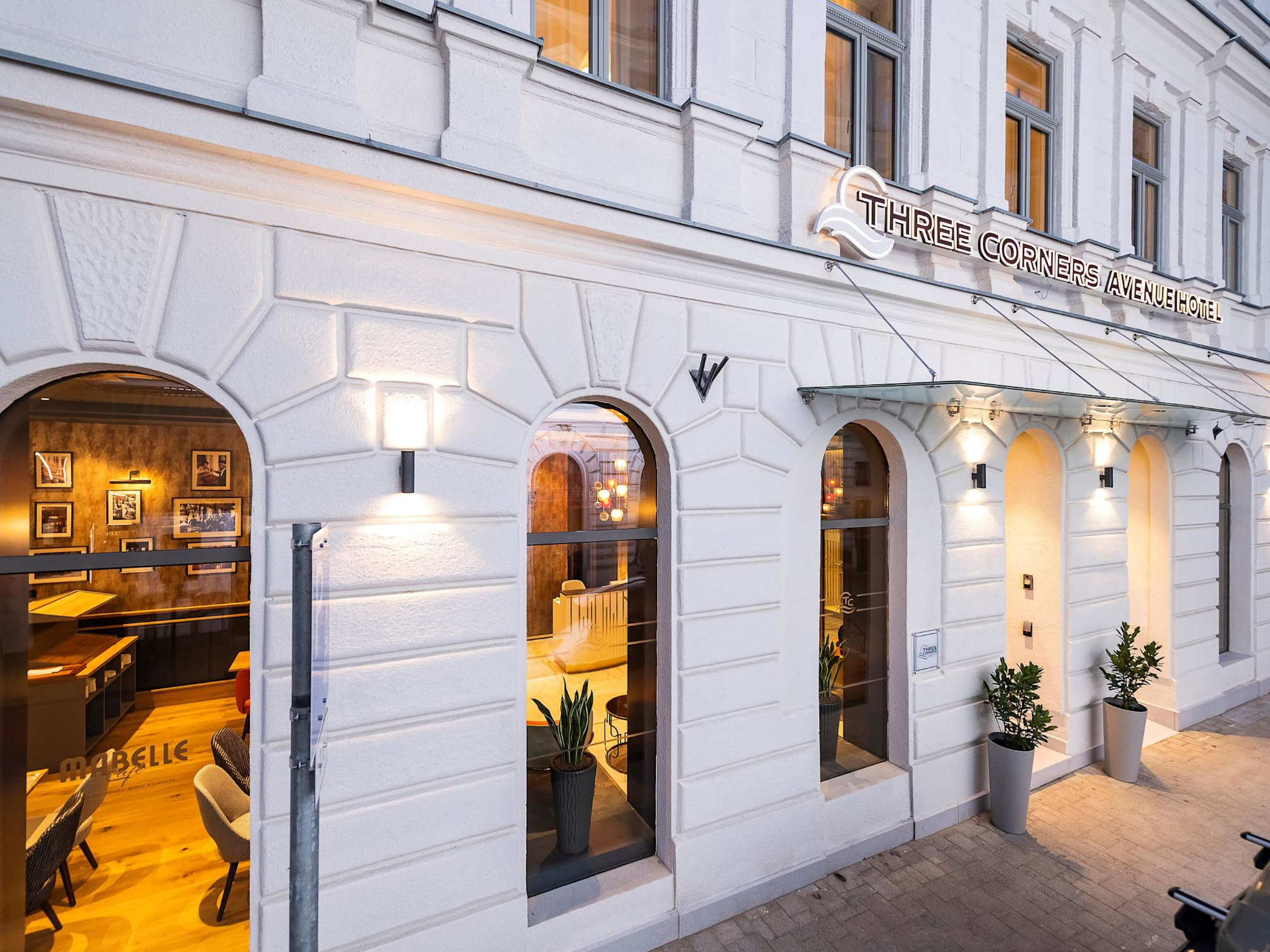 Three Corners Avenue Hotel 1