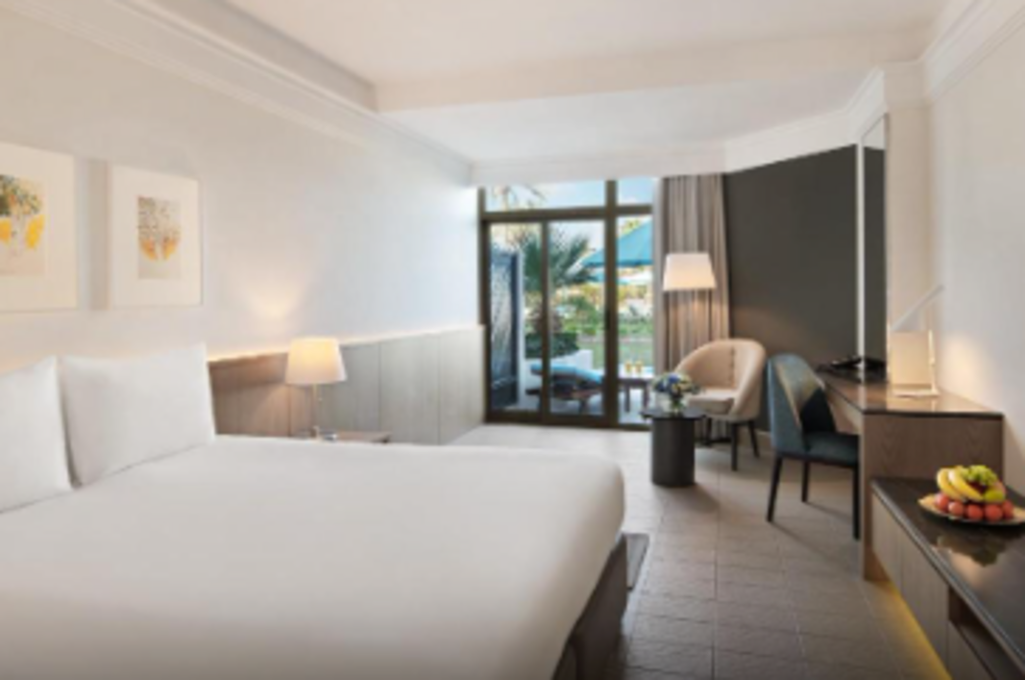 Cabana Room with Pool, Beach, Splash Park Access & Free Shuttle to Shopping Malls
