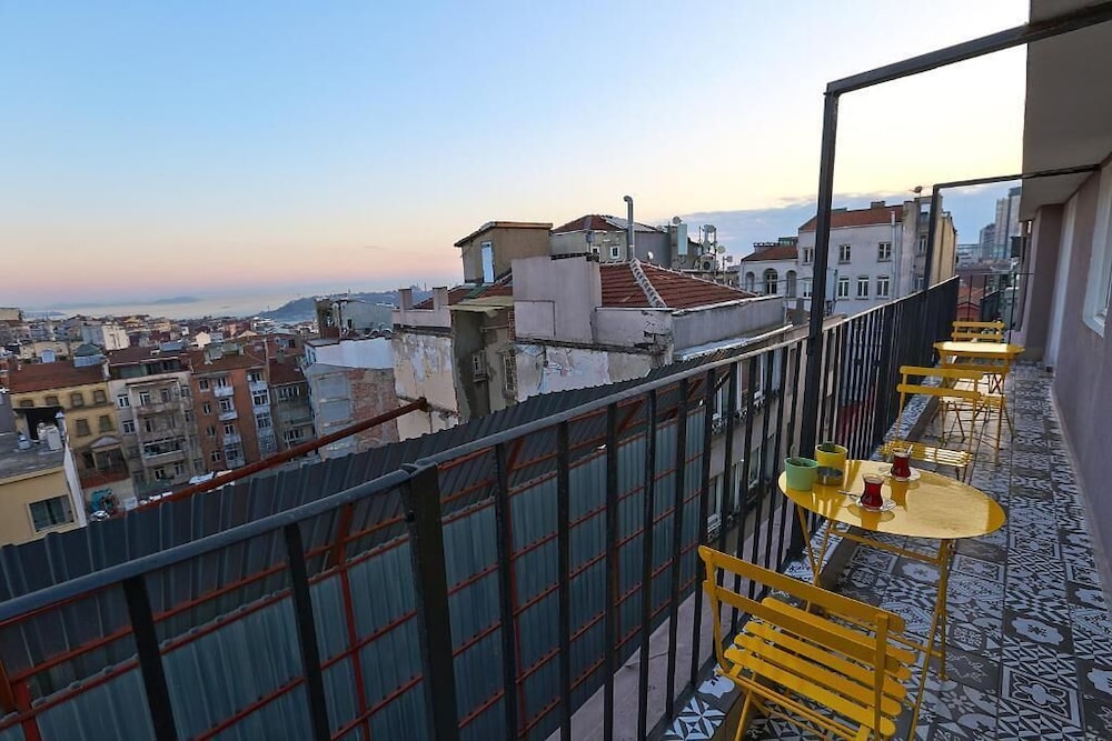 Taksim Istiklal Street Kamilbey Hotel