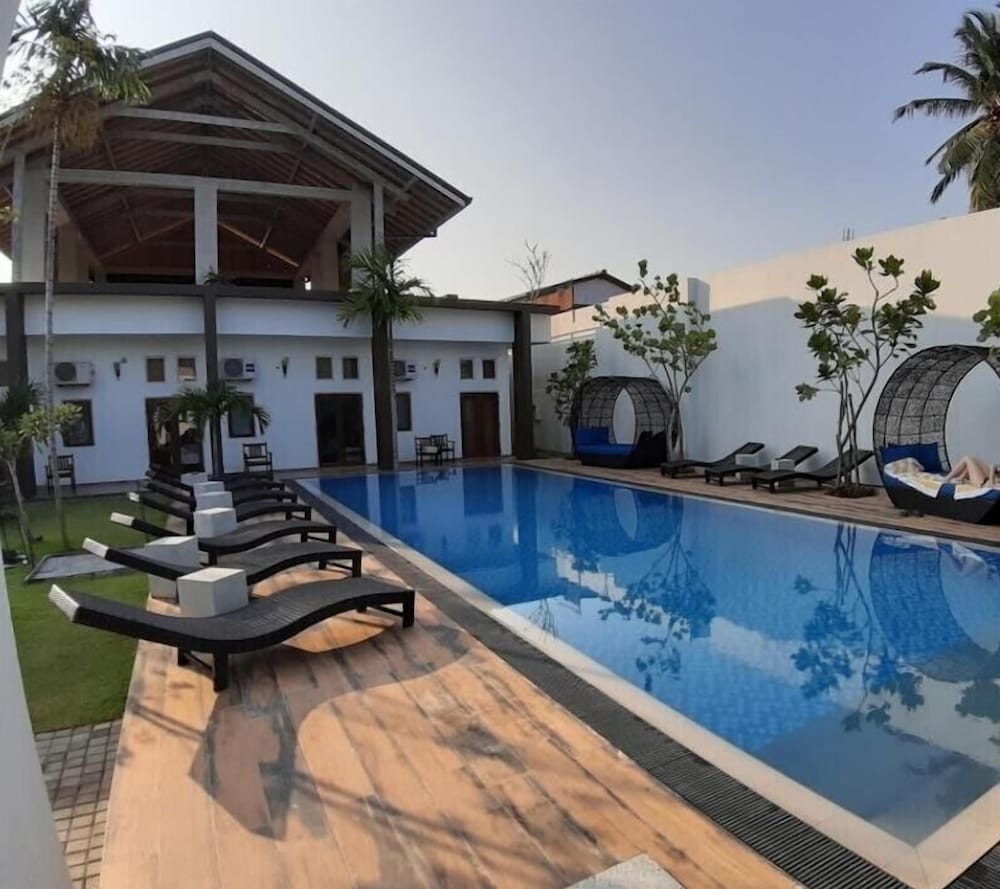 Hotel Cloud 9 Negombo