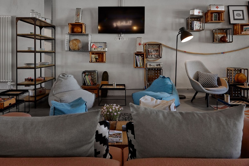 Underdog Hotel