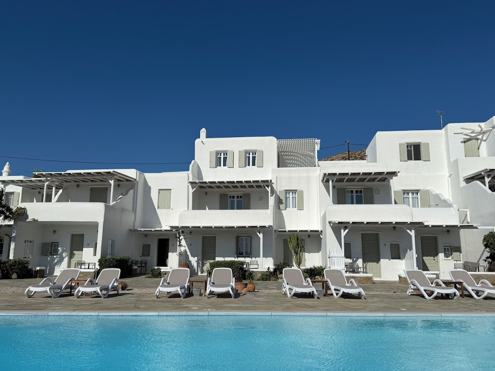 Stadt – Yakinthos Residence