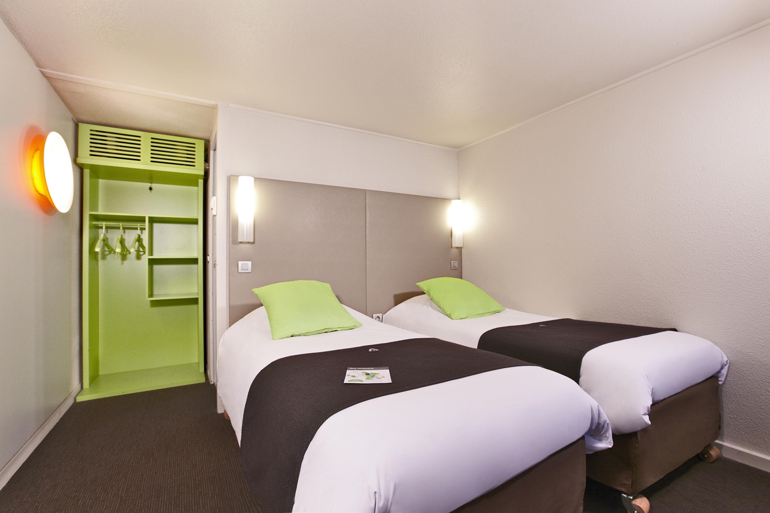 Chambre avec 2 lits