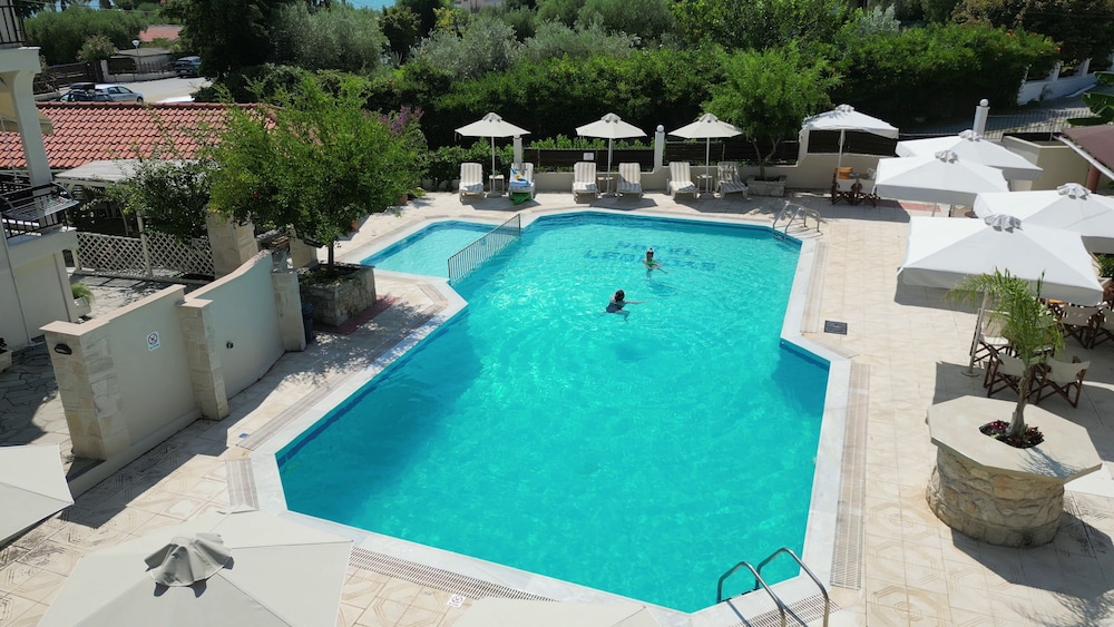 Leonidas Apartments and suites